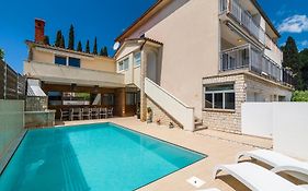 Villa Suton